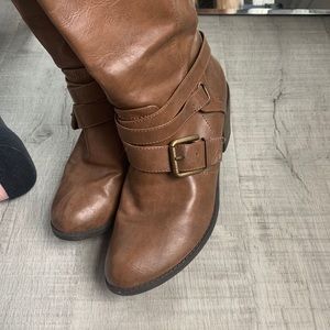 Women's boots 8.5